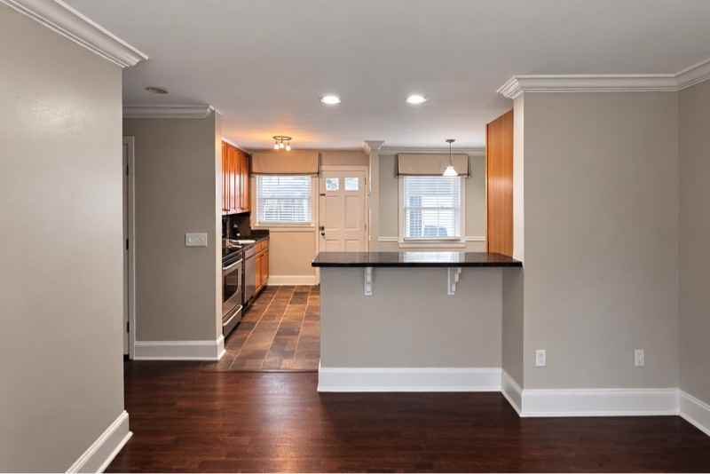 1976 Lynnwood Dr - Photo 3 of 16