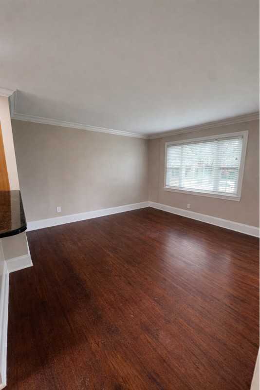 1976 Lynnwood Dr - Photo 5 of 16