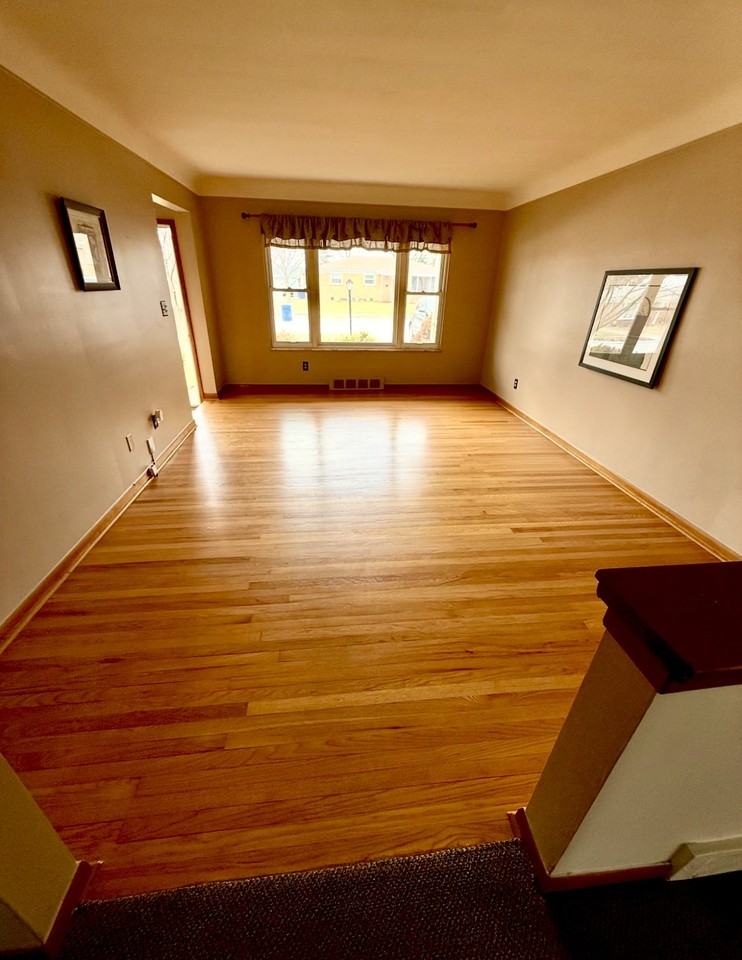 12237 Champaign Ave - Photo 3 of 20