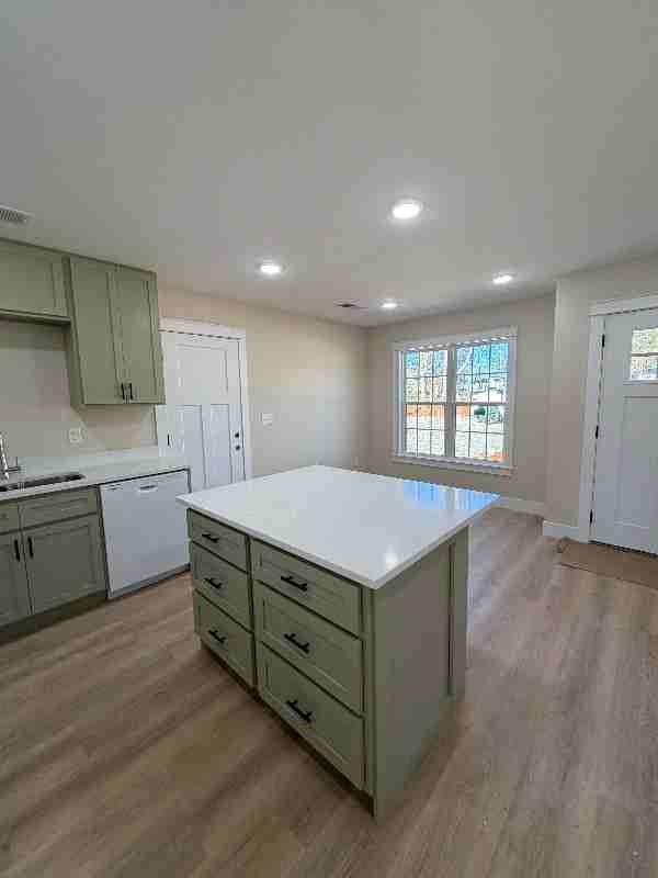 757 Hillcrest Dr - Photo 4 of 6