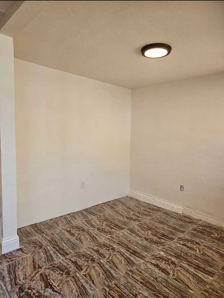 2228 40th Ave - Photo 5 of 10