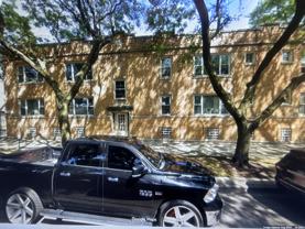 4738 W George St Apt 1w #1W - Photo 1 of 1