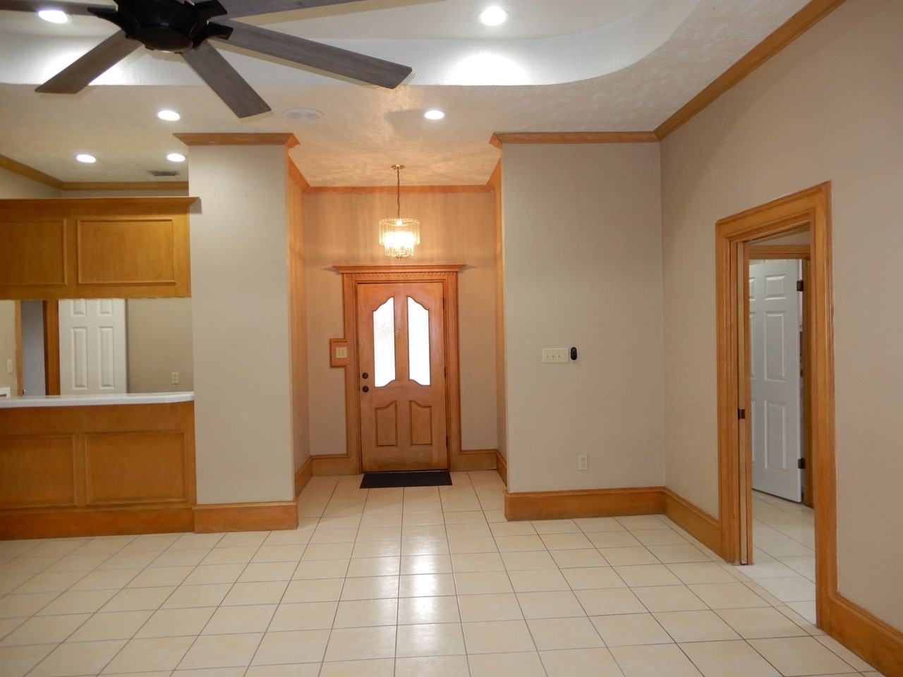 512 E Yarrow Ave - Photo 3 of 20