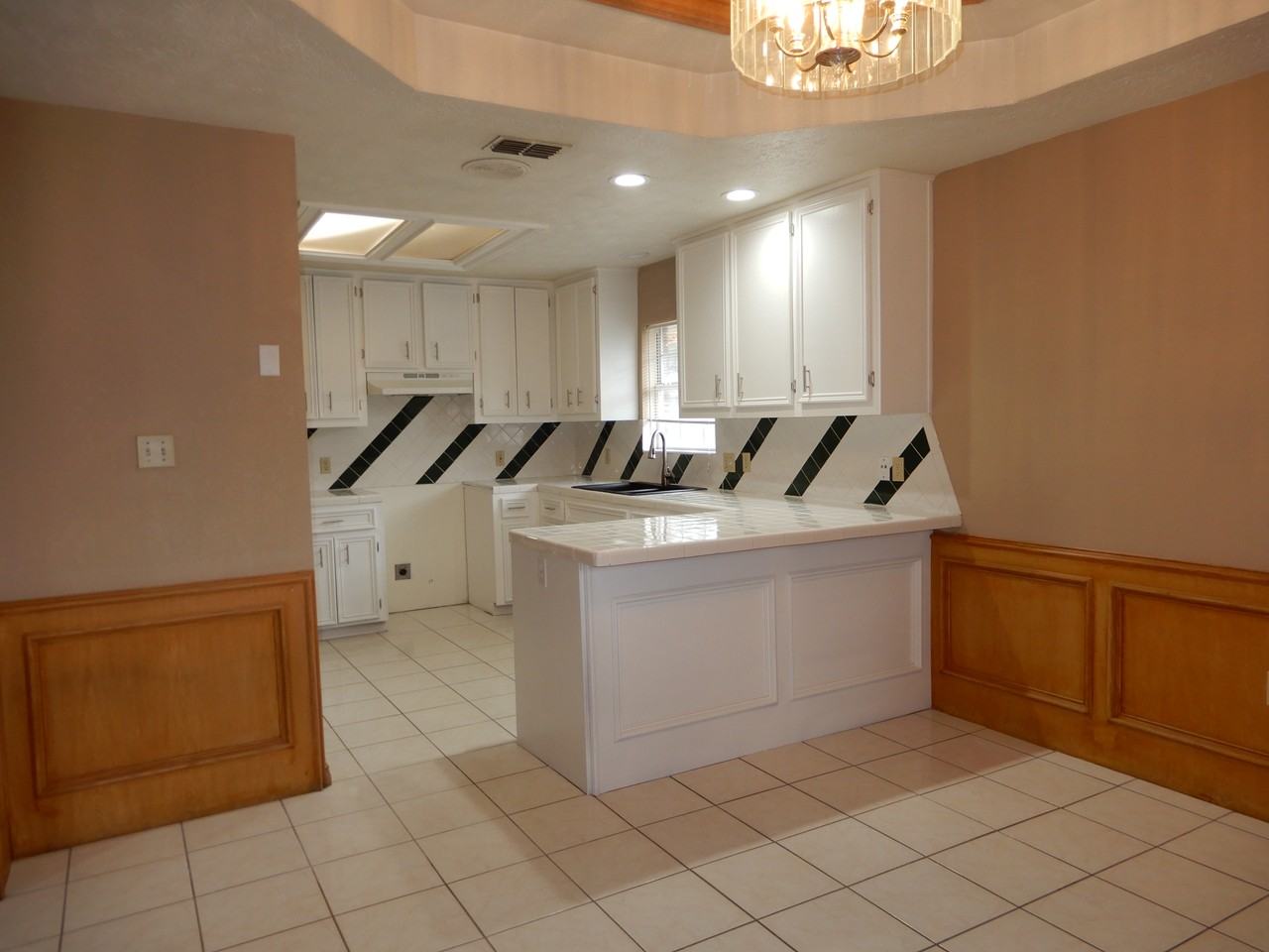 512 E Yarrow Ave - Photo 6 of 20