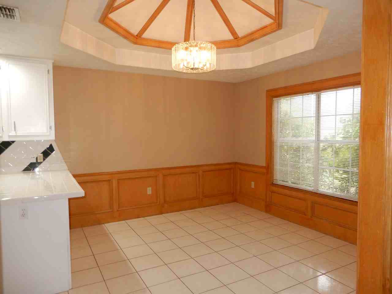 512 E Yarrow Ave - Photo 7 of 20