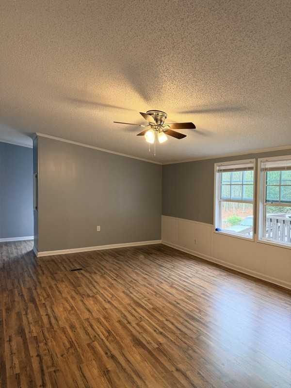 411 Brogden St - Photo 3 of 10