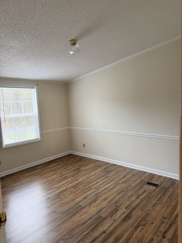 411 Brogden St - Photo 6 of 10