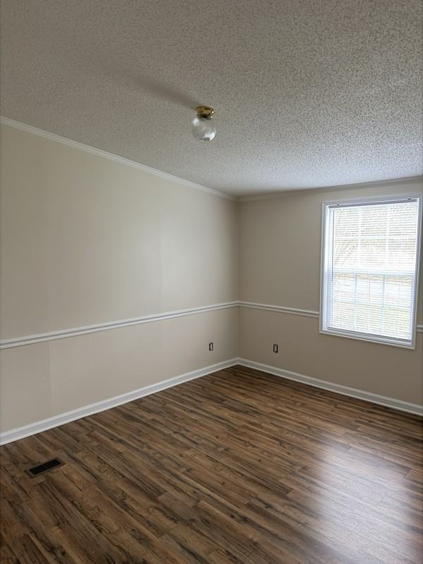 411 Brogden St - Photo 7 of 10