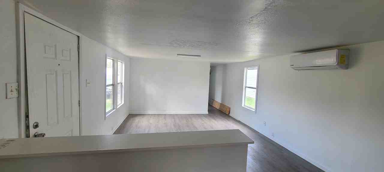 11440 Underwood St - Photo 4 of 6