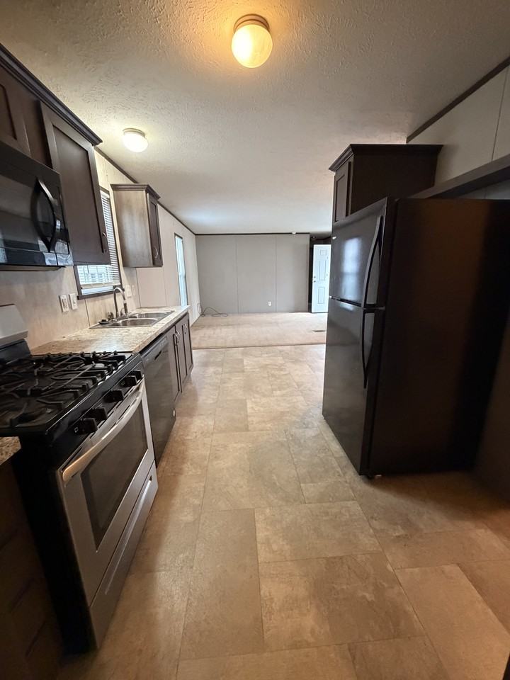 21 Maynard Cir #21 - Photo 3 of 5