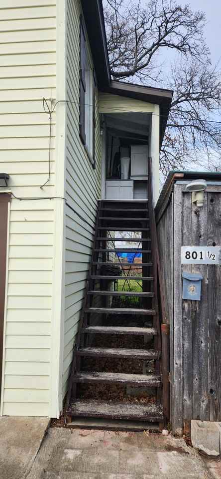 801 Houston St #1-2 - Photo 4 of 4