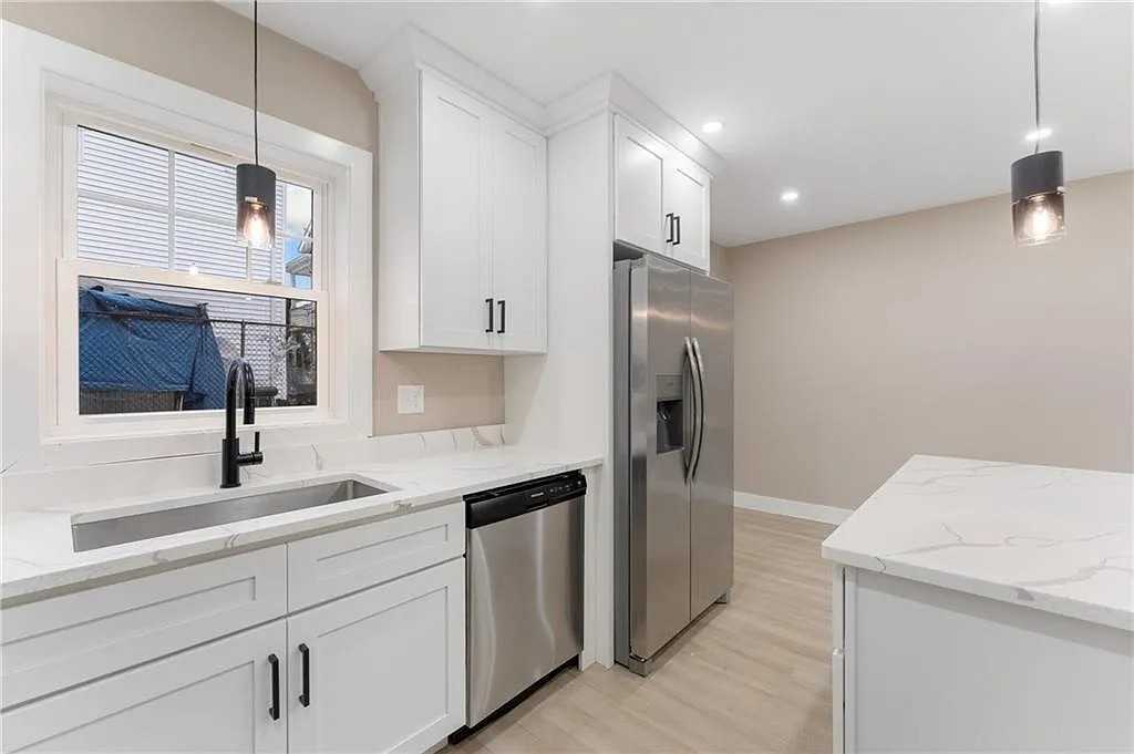 56 Diamond St - Photo 3 of 11