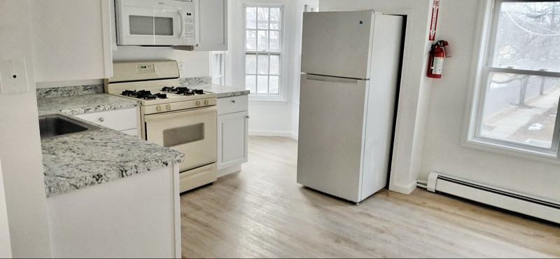 301 Somerset St #B - Photo 3 of 17