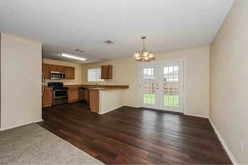 308 Blairwood Dr - Photo 4 of 12