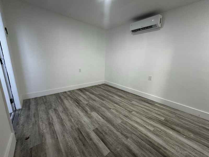 915 Nw 46th St - Photo 2 of 7