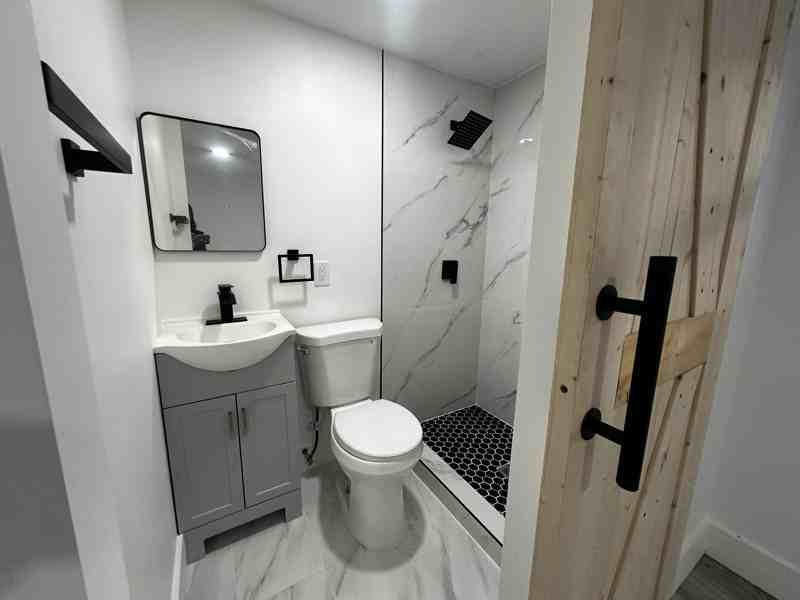 915 Nw 46th St - Photo 4 of 7