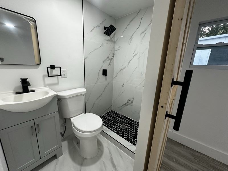 915 Nw 46th St - Photo 5 of 7