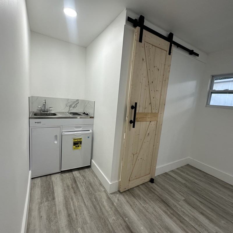 915 Nw 46th St - Photo 7 of 7