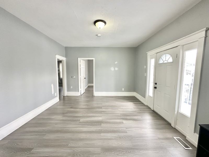 308 W Almond St - Photo 5 of 18