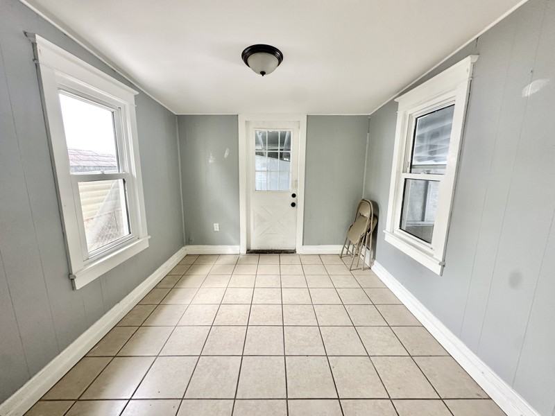 308 W Almond St - Photo 7 of 18