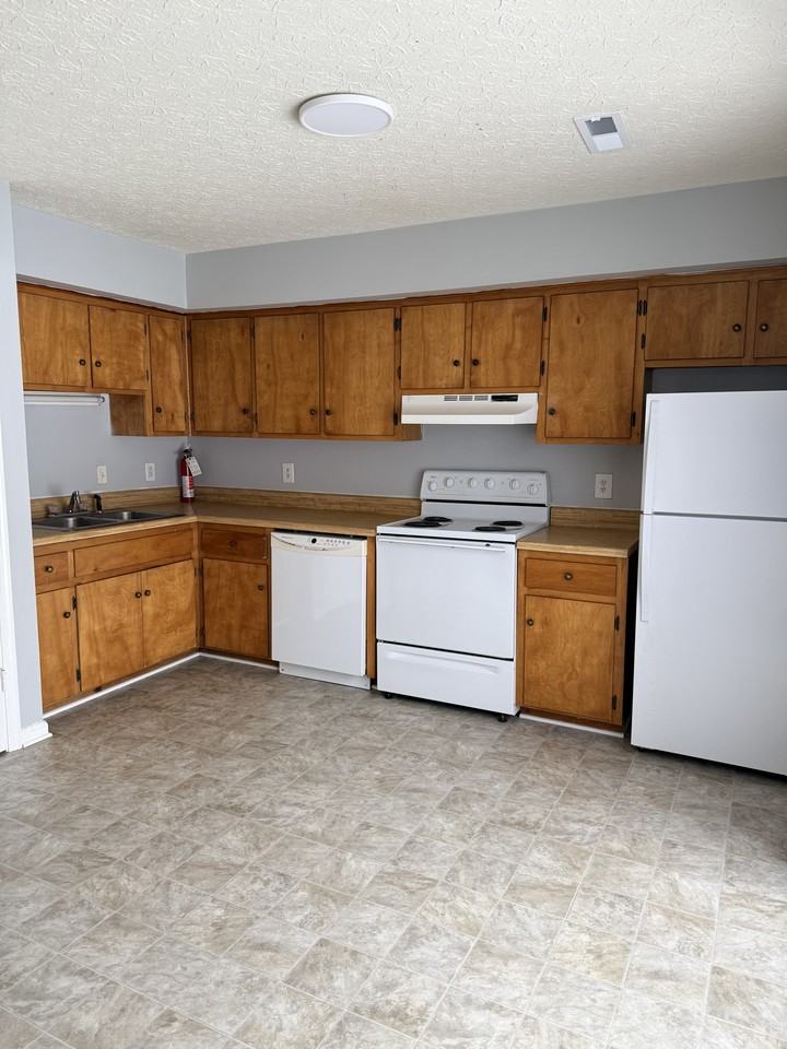 15 Ferguson Dr - Photo 3 of 8