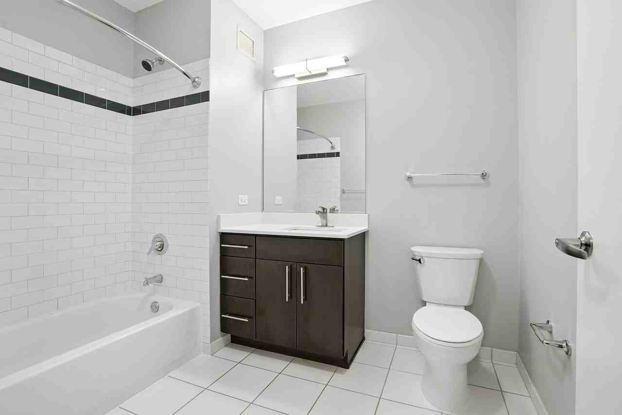 385 E Wacker Dr - Photo 5 of 17