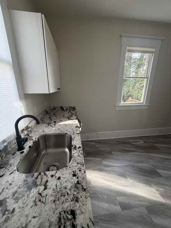 1904 Perry Ave - Photo 2 of 15