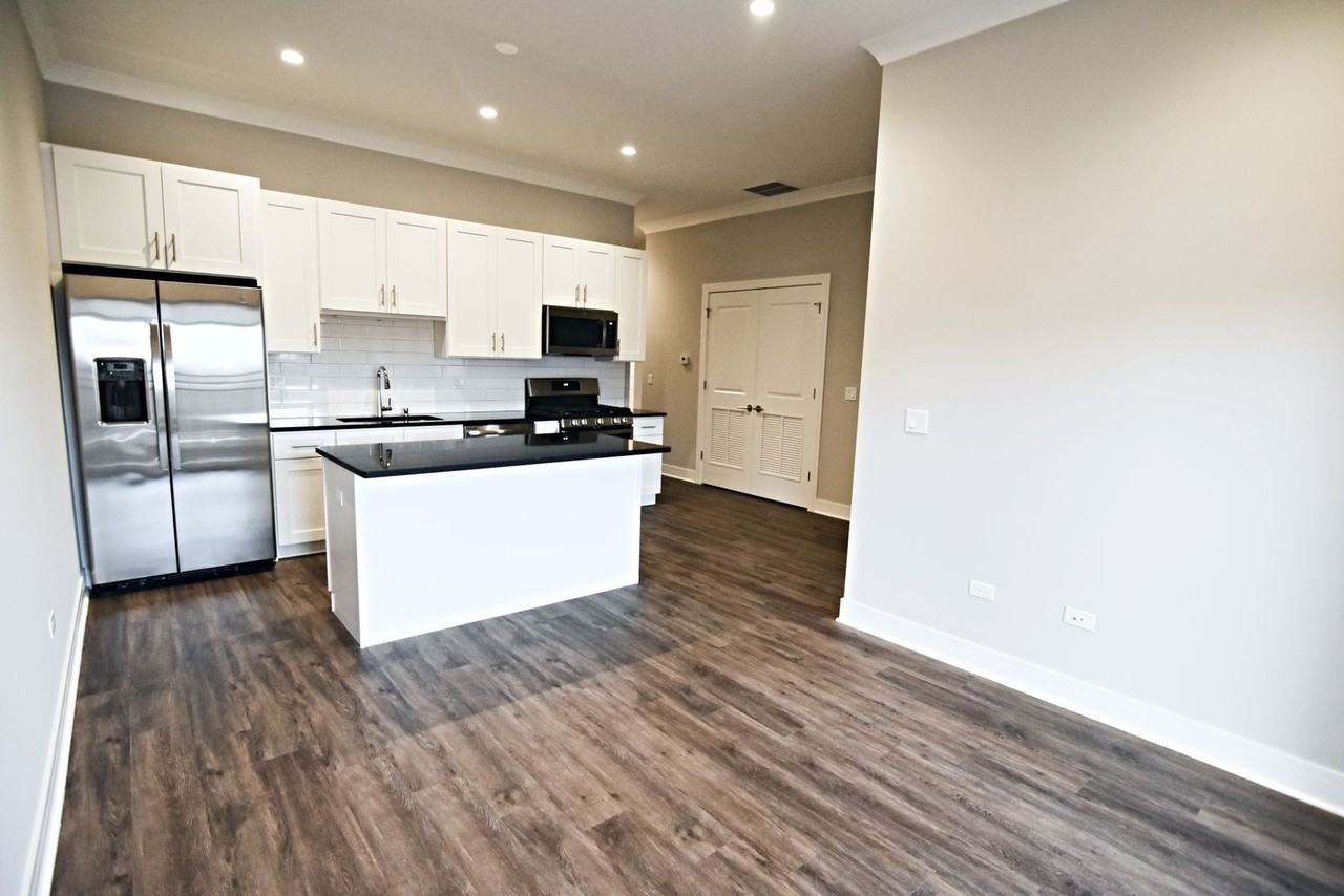 957 W Irving Park Rd - Photo 2 of 13