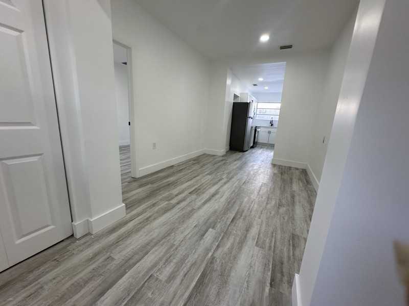 901 Nw 46th St - Photo 7 of 14