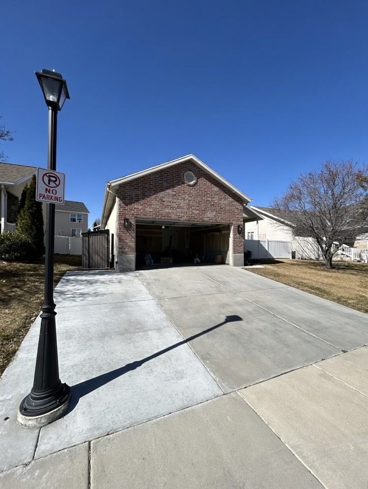 10658 S Poplar Grove Dr - Photo 2 of 20