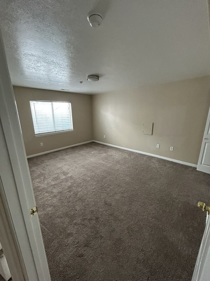 10658 S Poplar Grove Dr - Photo 4 of 20