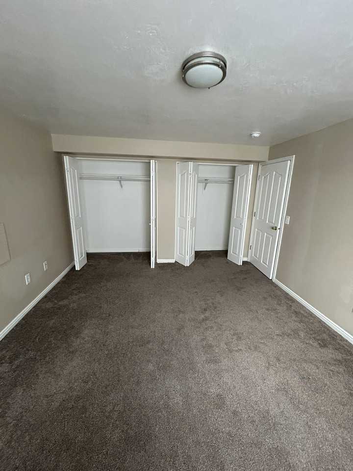 10658 S Poplar Grove Dr - Photo 5 of 20