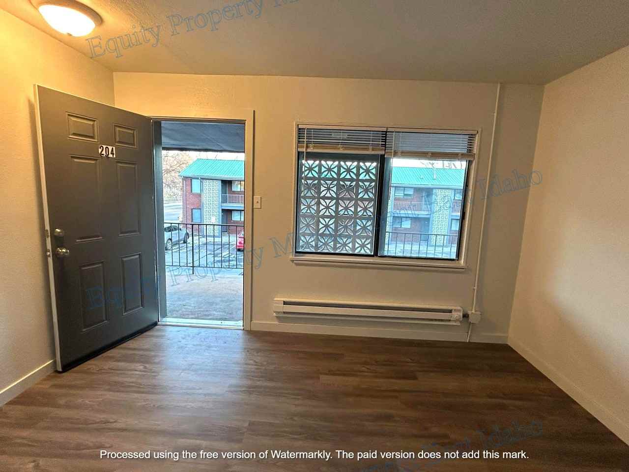 ID - 1335 S 5th Ave - LB - Photo 4 of 50