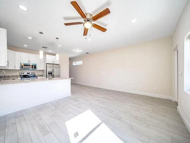 2714 Nokomis Avenue - Photo 7 of 10