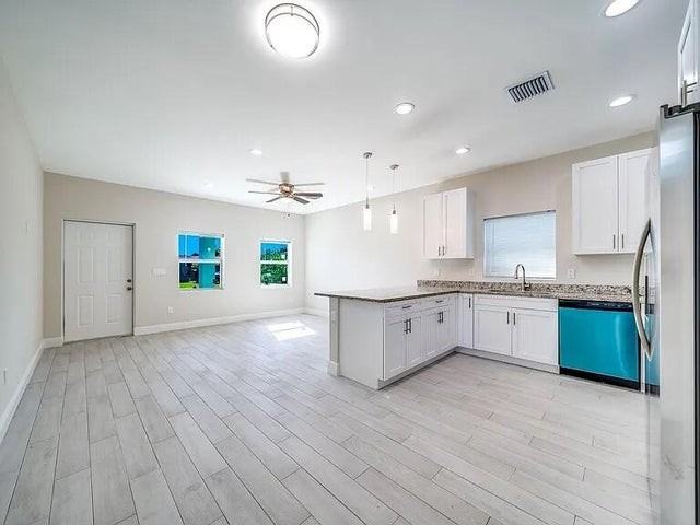 2714 Nokomis Avenue - Photo 5 of 10