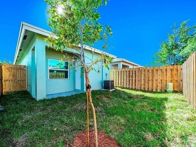 2714 Nokomis Avenue - Photo 3 of 10