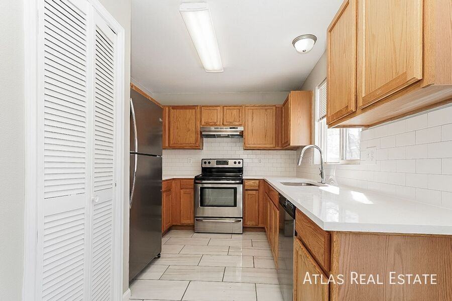 5083 Helena Ct - Photo 7 of 21