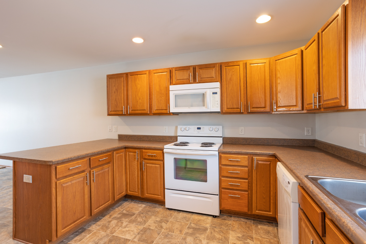 823 Hawkeye Dr #823 - Photo 2 of 12