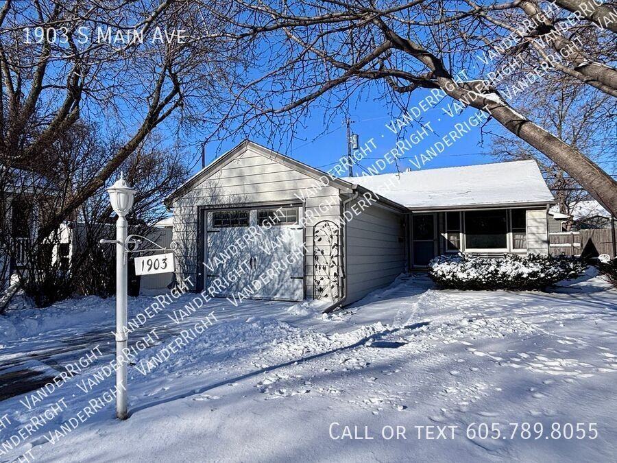 1903 S Main Ave - Photo 2 of 13