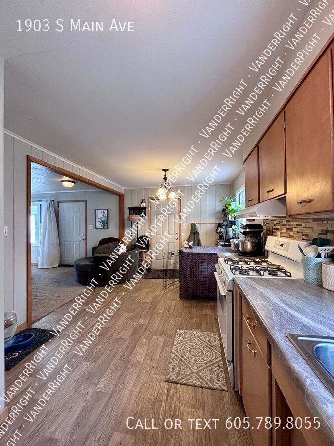 1903 S Main Ave - Photo 4 of 13