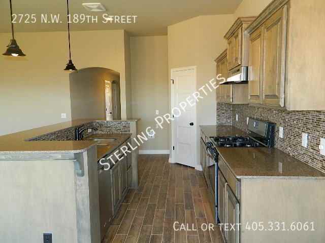 2725 Nw 189th St - Photo 5 of 30