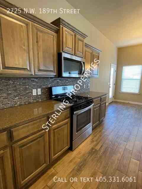2725 Nw 189th St - Photo 7 of 30