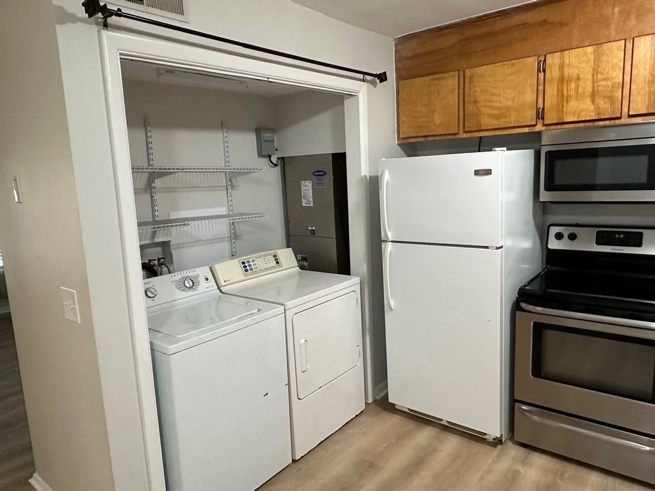 605 Picadilly Sq - Photo 7 of 18