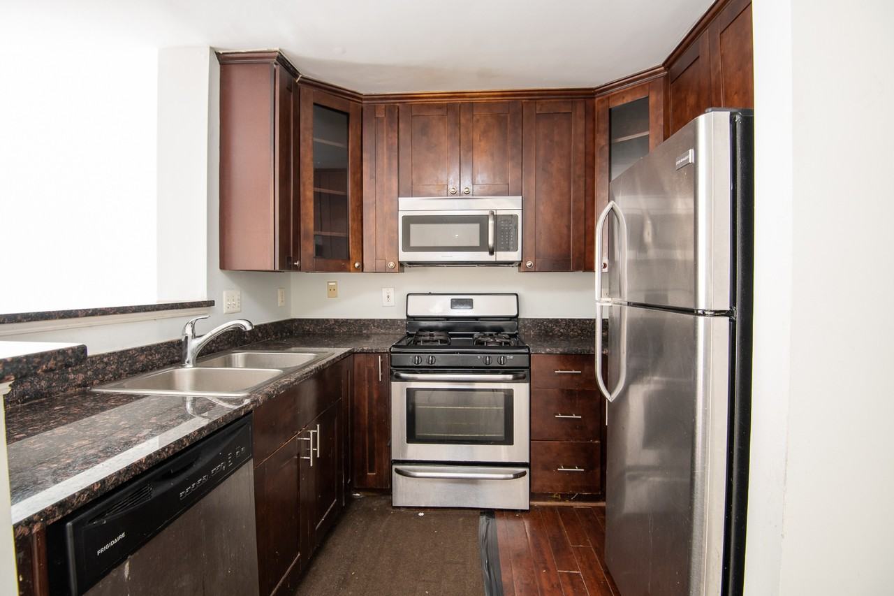 11860 Breton Ct - Photo 5 of 11