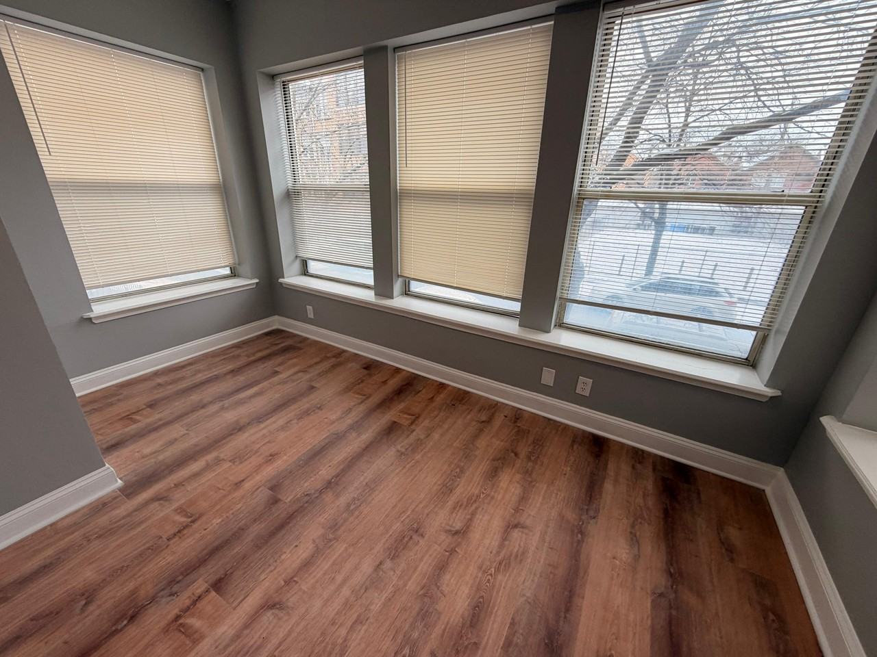 4739 South Ingleside Avenue - Photo 7 of 11