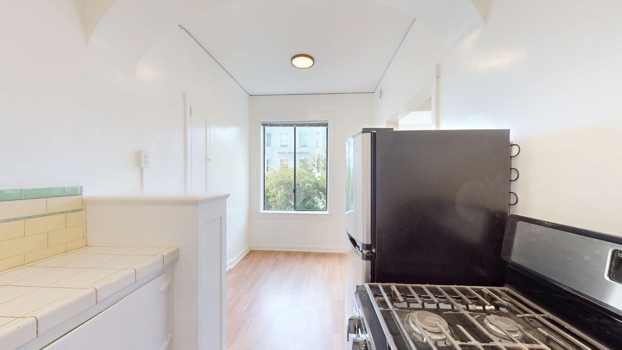 1630 Jones St #8 - Photo 4 of 19