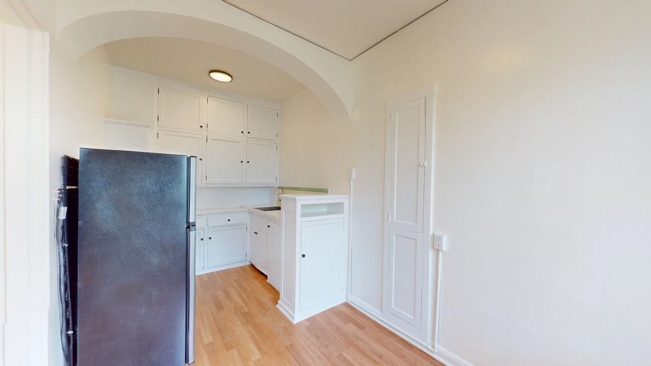 1630 Jones St #8 - Photo 6 of 19