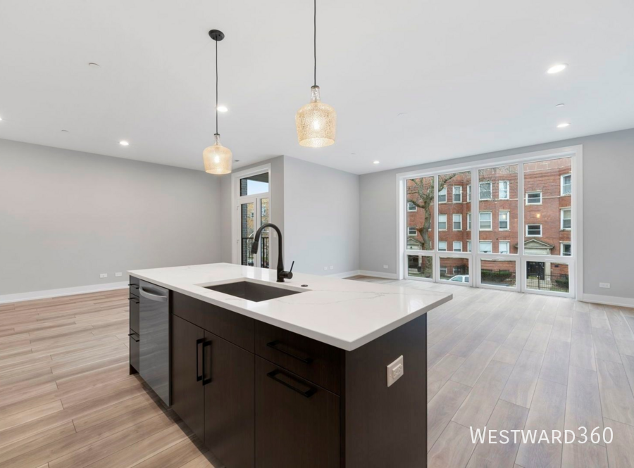 4029 S Calumet Ave #2 - Photo 2 of 12