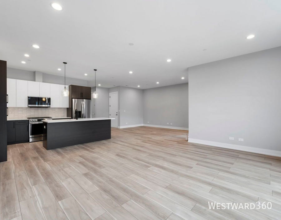 4029 S Calumet Ave #2 - Photo 3 of 12