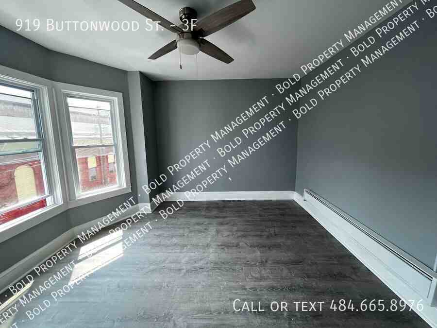 919 Buttonwood St #3F - Photo 3 of 6